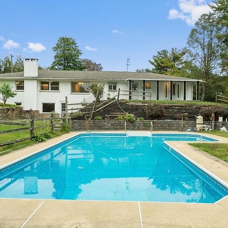 Comfort, Fun, & Charming - 5BR Oasis with Pool Coatesville Eksteriør billede